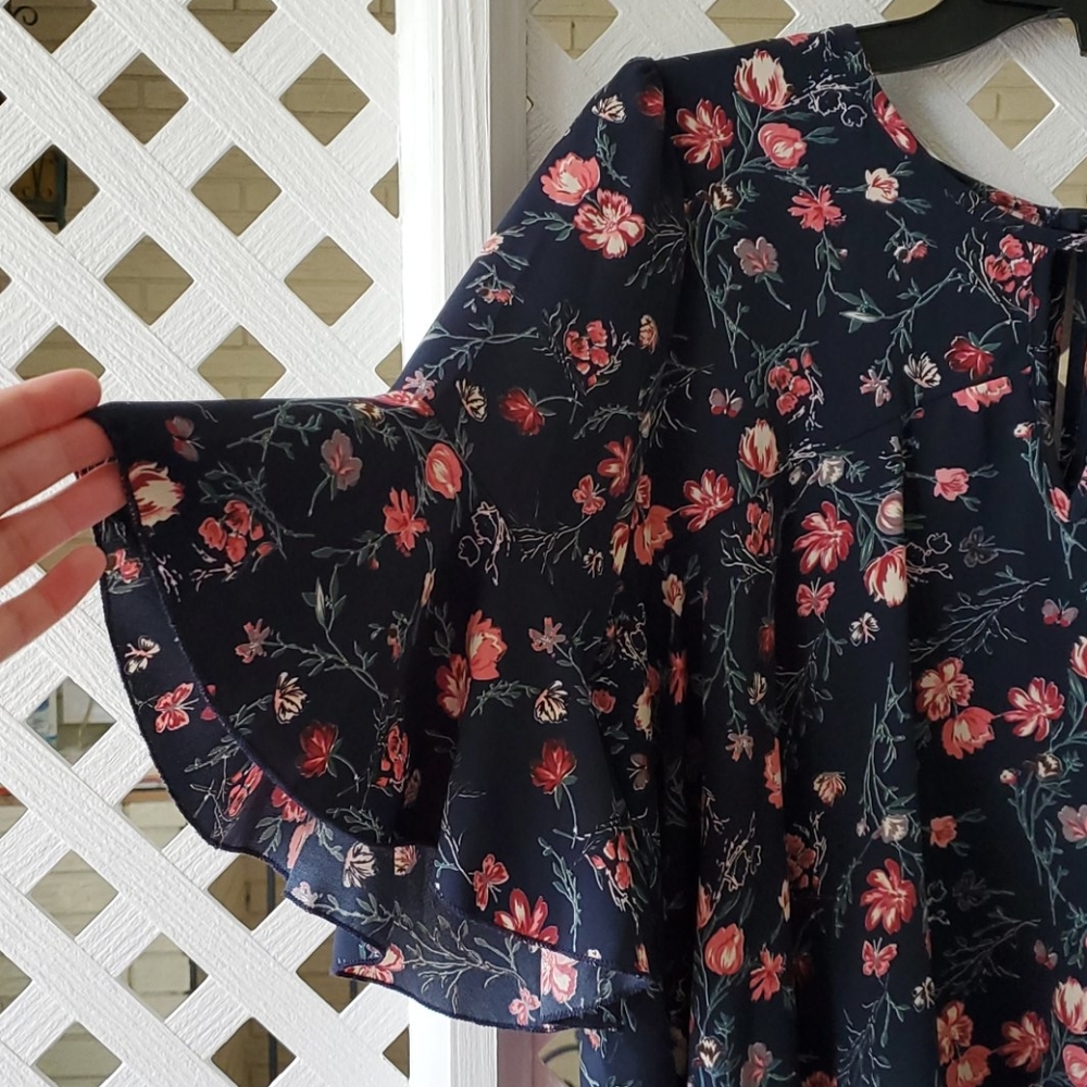 Floral Top - Picture 2 of 6
